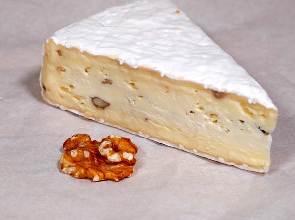 Bio Brie mit Walnüssen